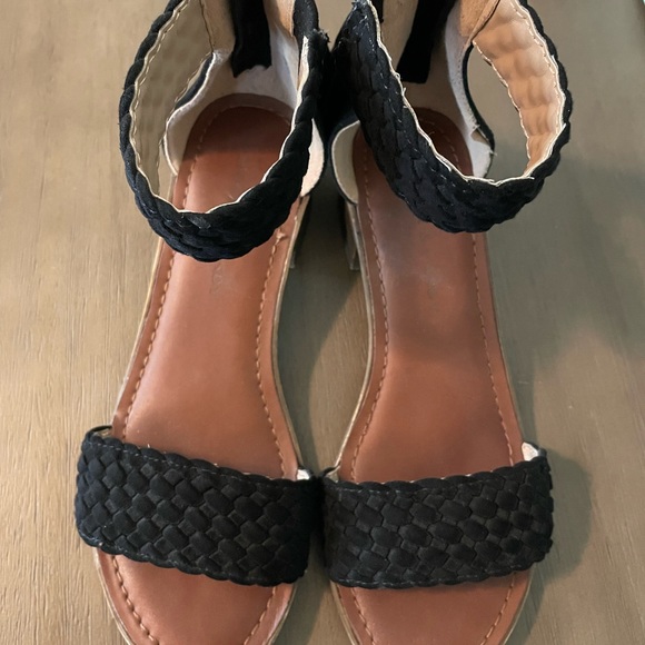 Women’s Black Zip Up Rock & Candy Sandals with Tassels! - Picture 2 of 8